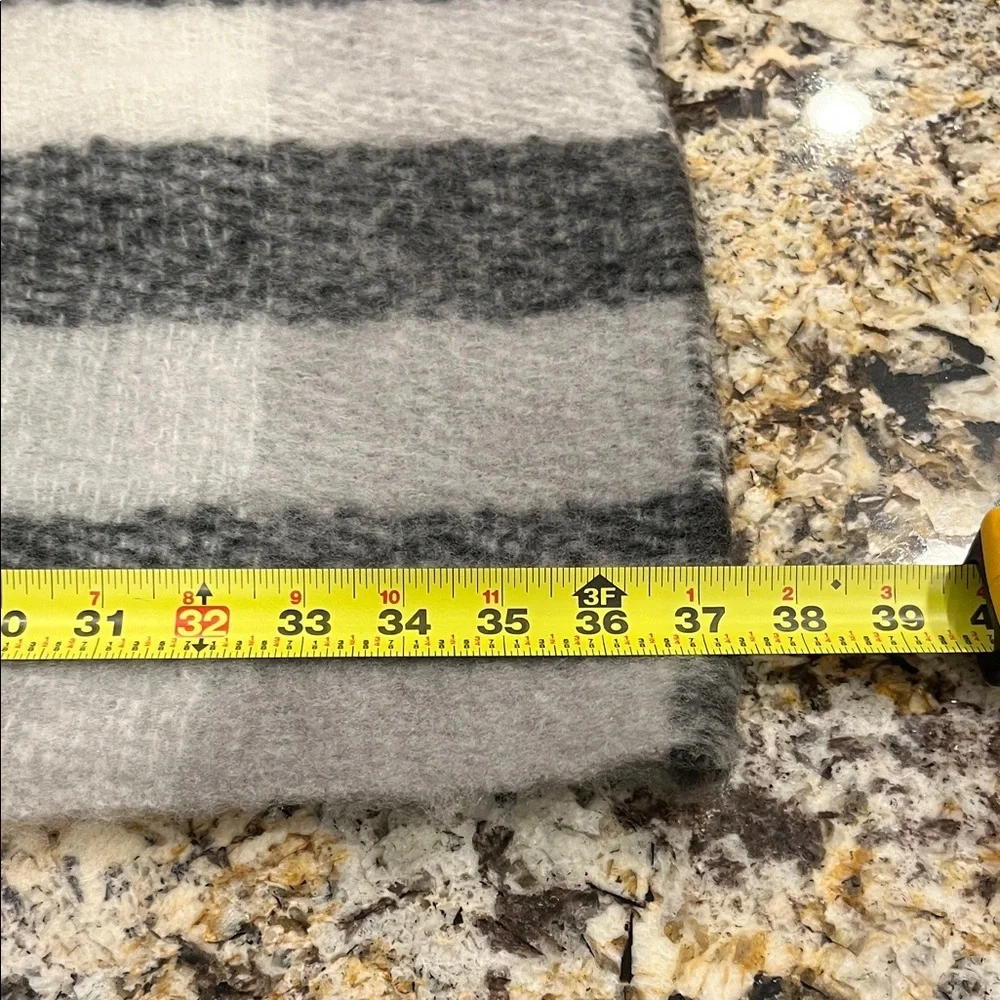 Steve Madden Gray and Black Winter Wool Scarf NEW Size OS